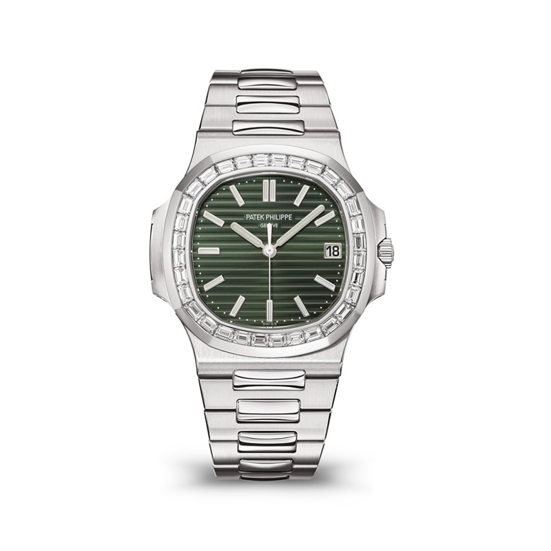 Novedades Watches and Wonders 2021: nuevo reloj Patek Philippe Nautilus en acero con esfera verde oliva y diamantes baguette