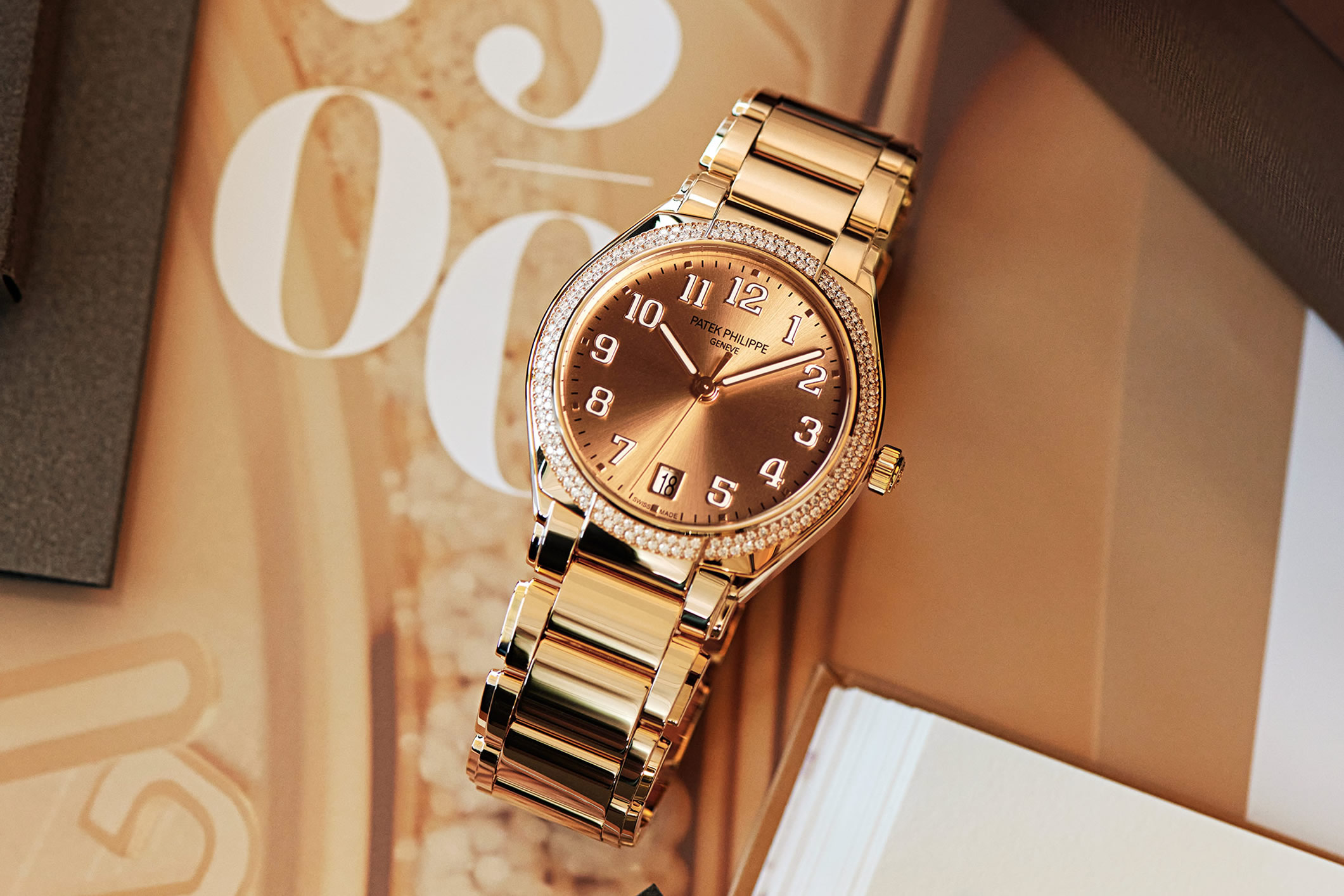 The Twenty~4 collection grows with this version of the 7300/1200R-011 automatic watch for women in rose gold with a sunburst-effect golden dial, also in rose gold